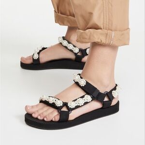 ARIZONA LOVE Black Sandals with Pearl Details